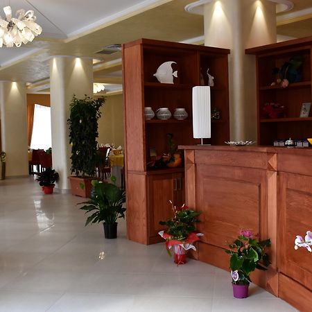 Hotel Riviera Azzurra Оливери Экстерьер фото