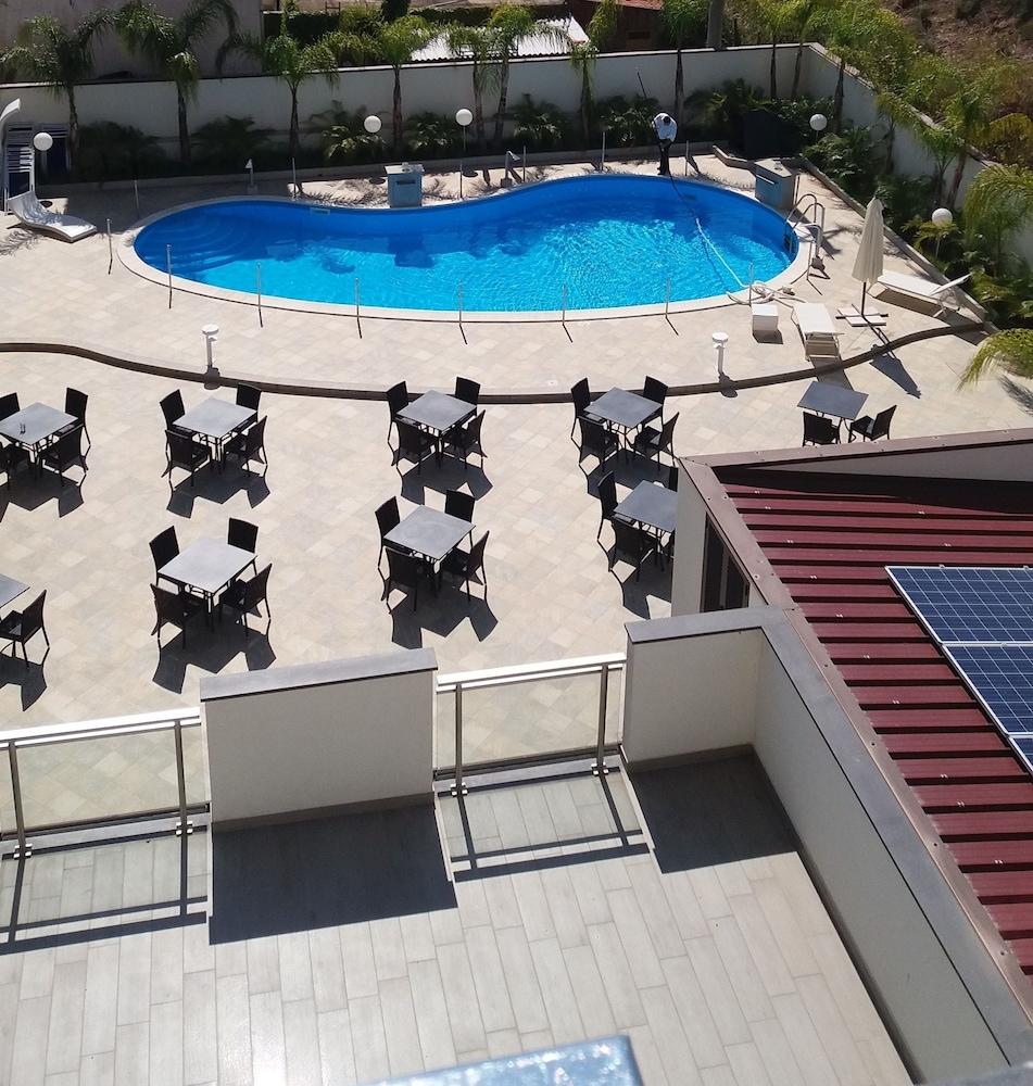 Hotel Riviera Azzurra Оливери Экстерьер фото