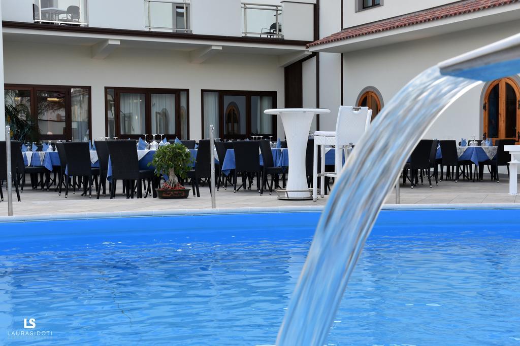 Hotel Riviera Azzurra Оливери Экстерьер фото